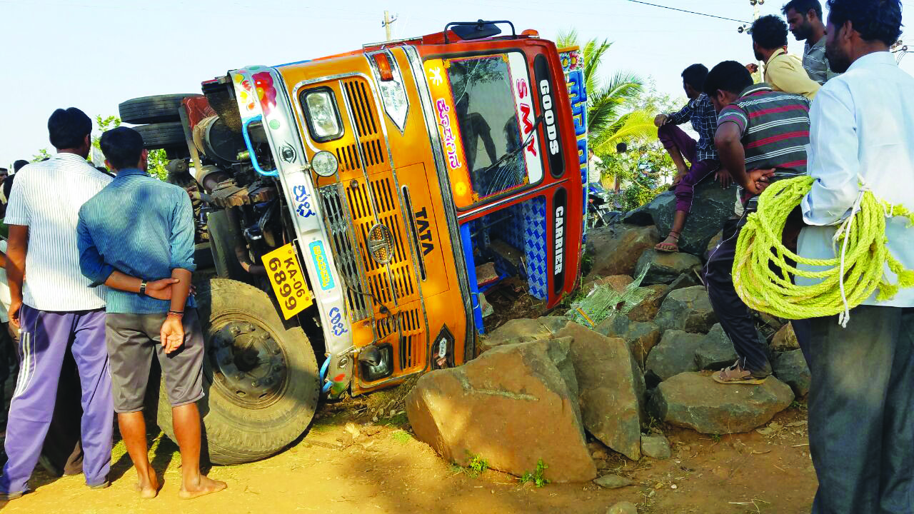 ​ಲಾರಿಯ ಸ್ಟೇರಿಂಗ್ ಅವಘಡ: ಚಾಲಕ ಸ್ಥಳದಲ್ಲೇ ಸಾವು